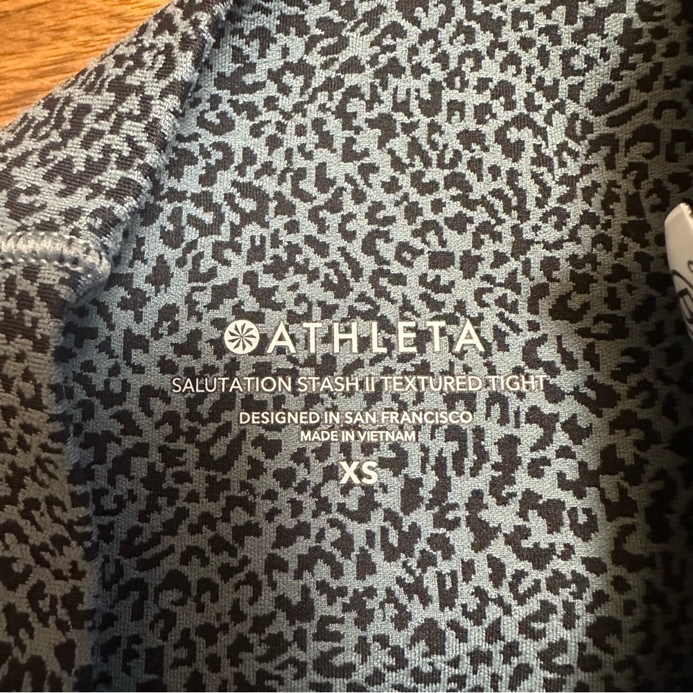 Athleta Salutation Stash II High Rise Blue Black Leopard Print 7/8 Leggings XS - Picture 7 of 12